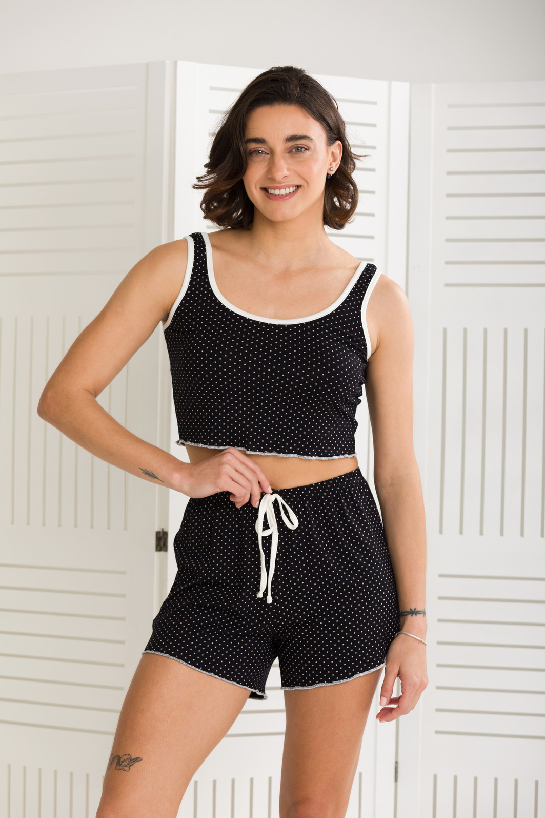 PIJAMA FEMININO CROPPED COM SHORTS POÁ PRETO