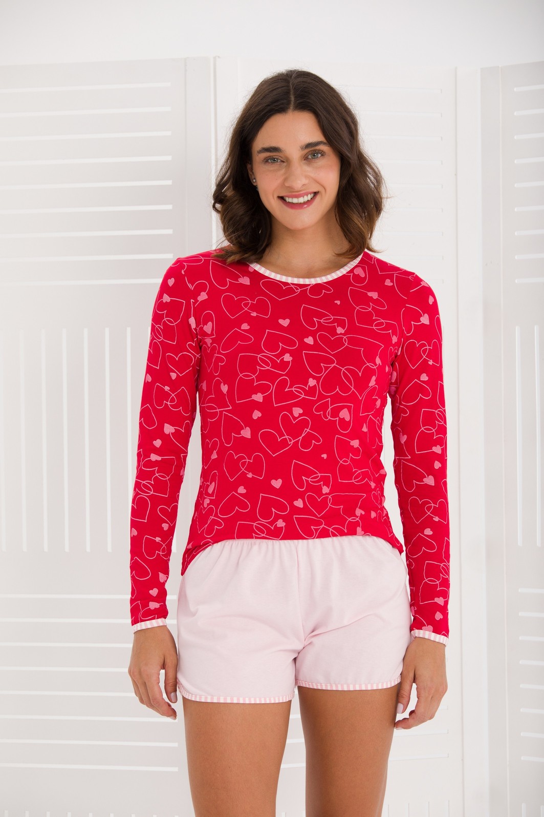 PIJAMA FEMININO MANGA LONGA CORAÇÕES VERMELHO SHORT DOLL ROSA