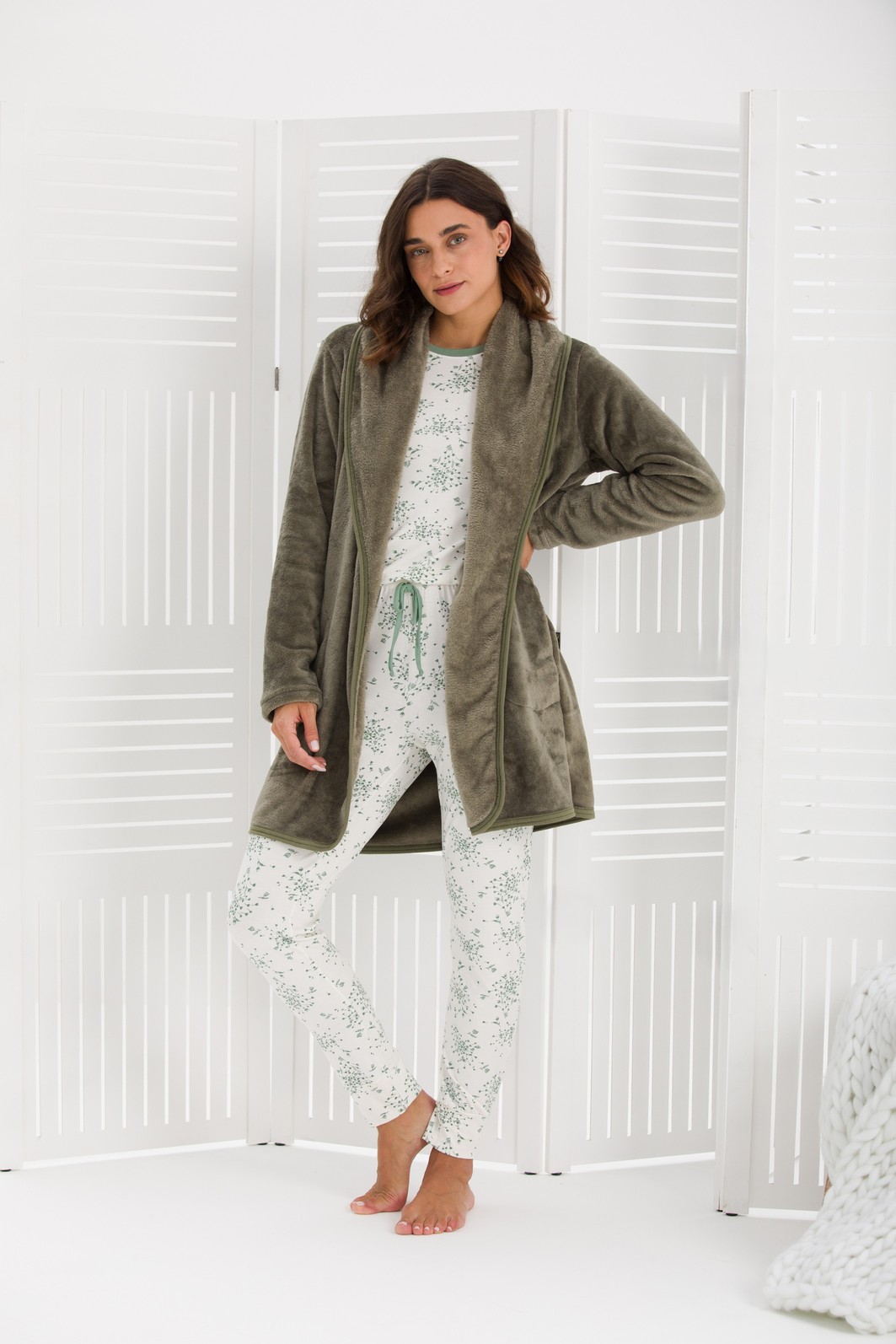 PIJAMA FEMININO MANGA LONGA FLORAL COM PUNHO