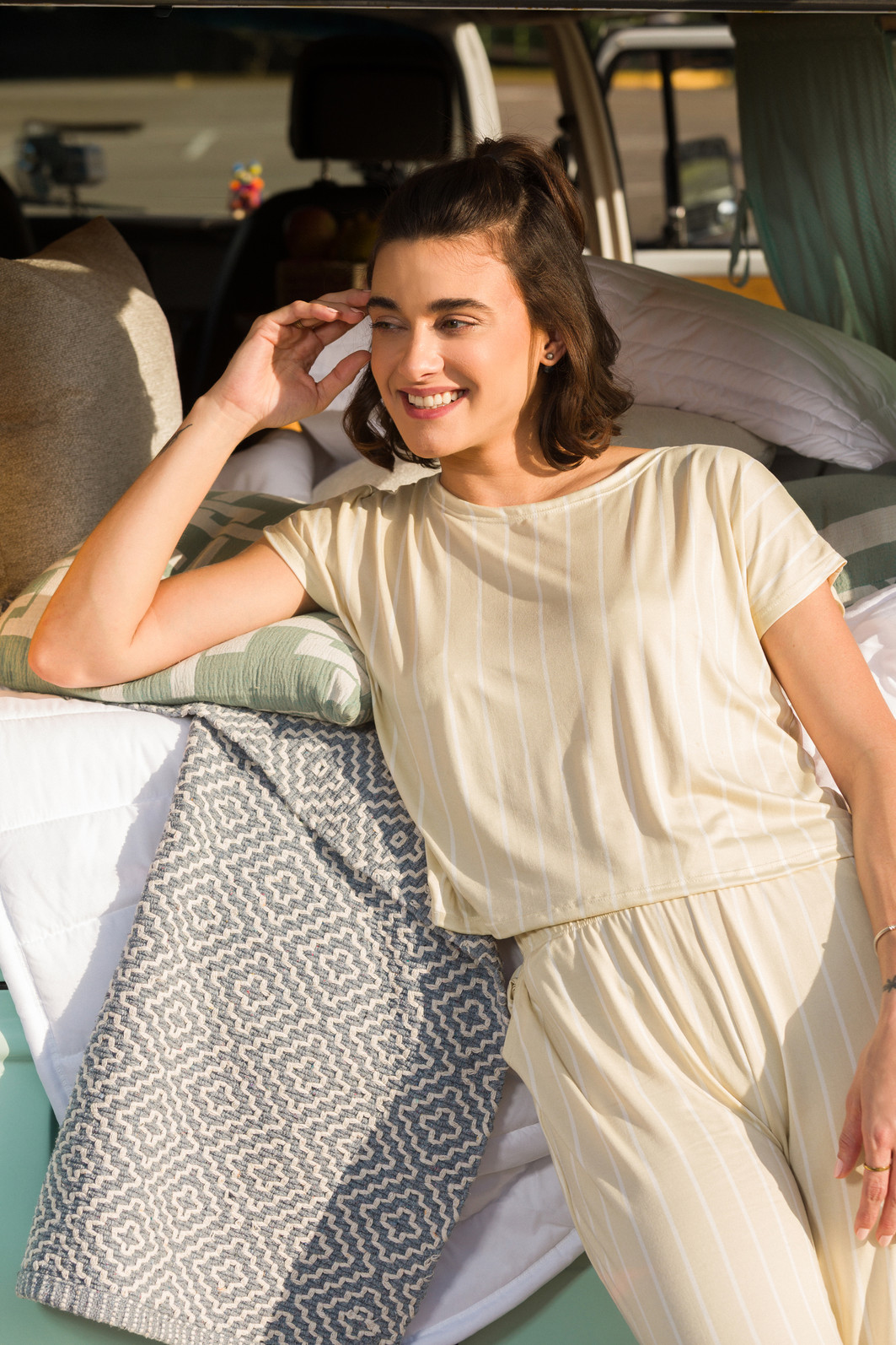 CONJUNTO FEMININO BLUSA AMPLA E CALÇA WIDE LISTRA CREME