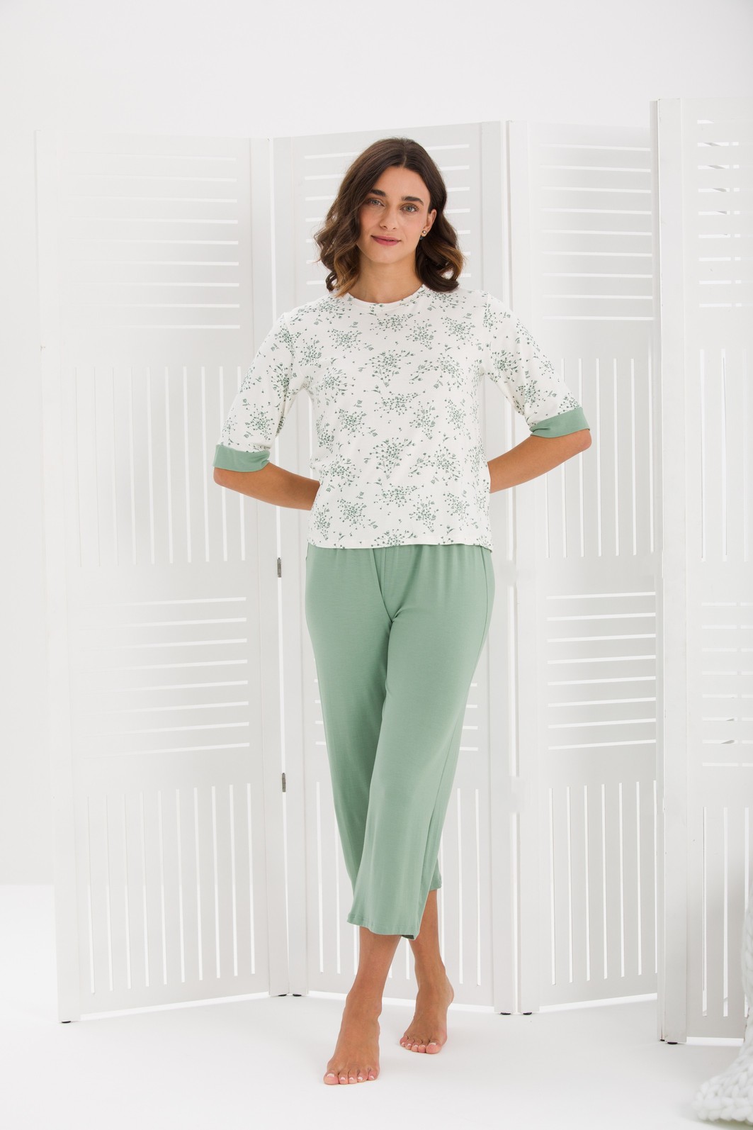 PIJAMA FEMININO MEIA MANGA FLORAL COM CALÇA MIDI VERDE