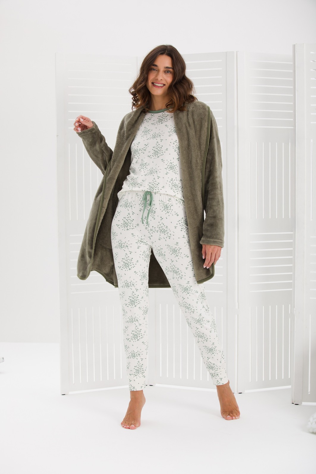 PIJAMA FEMININO MANGA LONGA FLORAL COM PUNHO