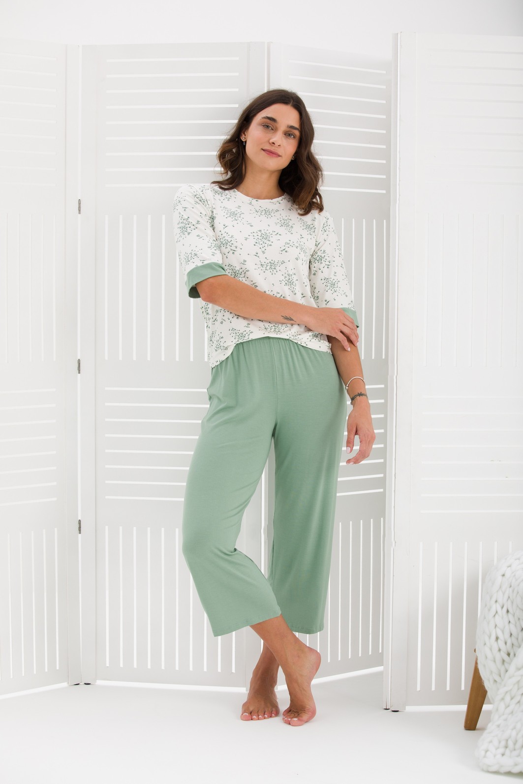 PIJAMA FEMININO MEIA MANGA FLORAL COM CALÇA MIDI VERDE