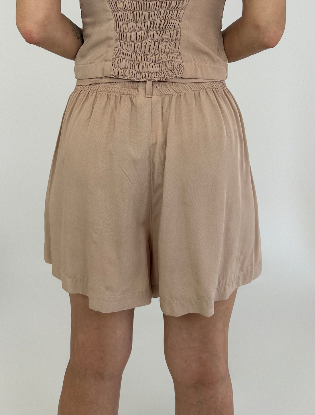 SHORT CURTO BEGE RUBY