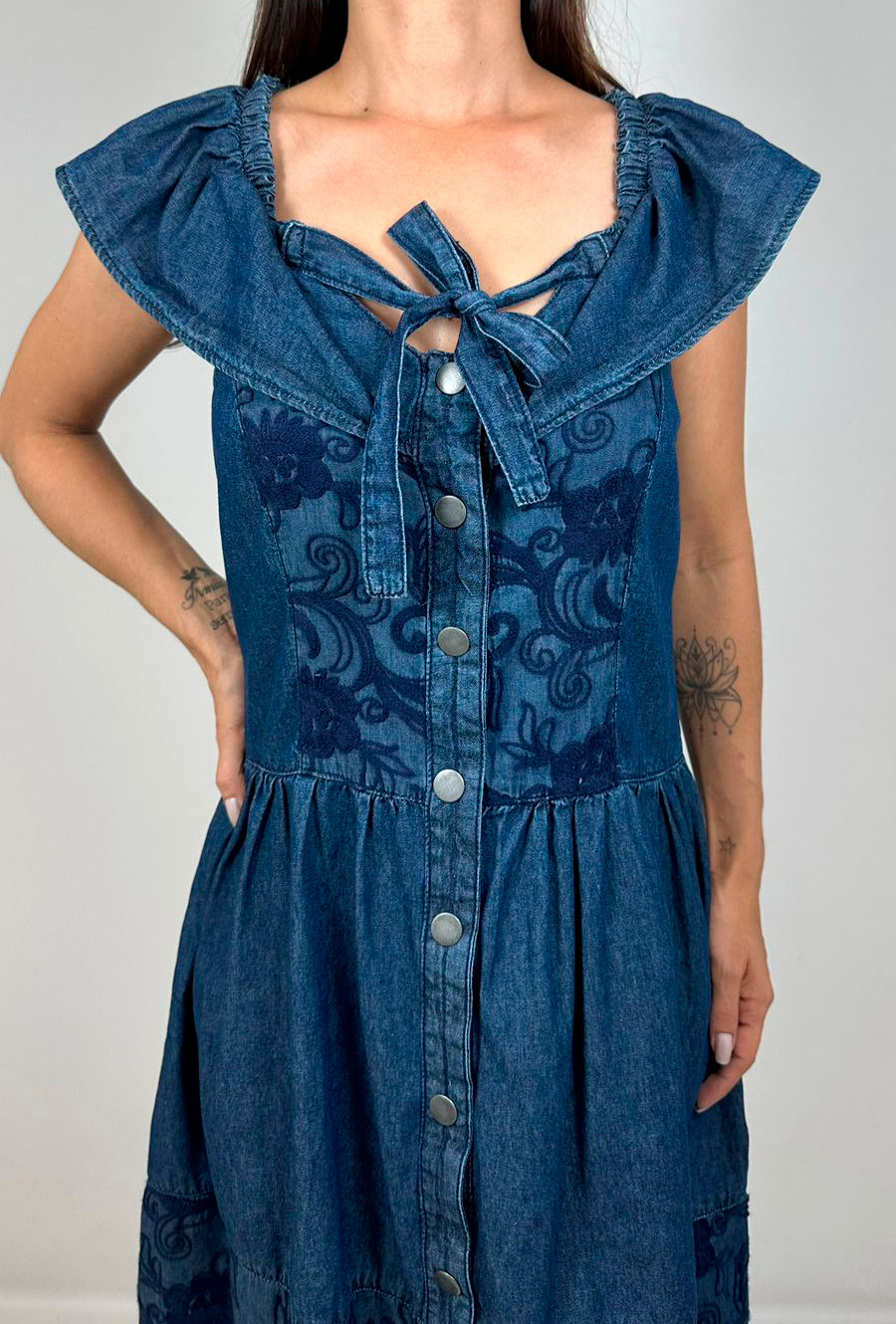 VESTIDO JEANS BORDADO ESCURO