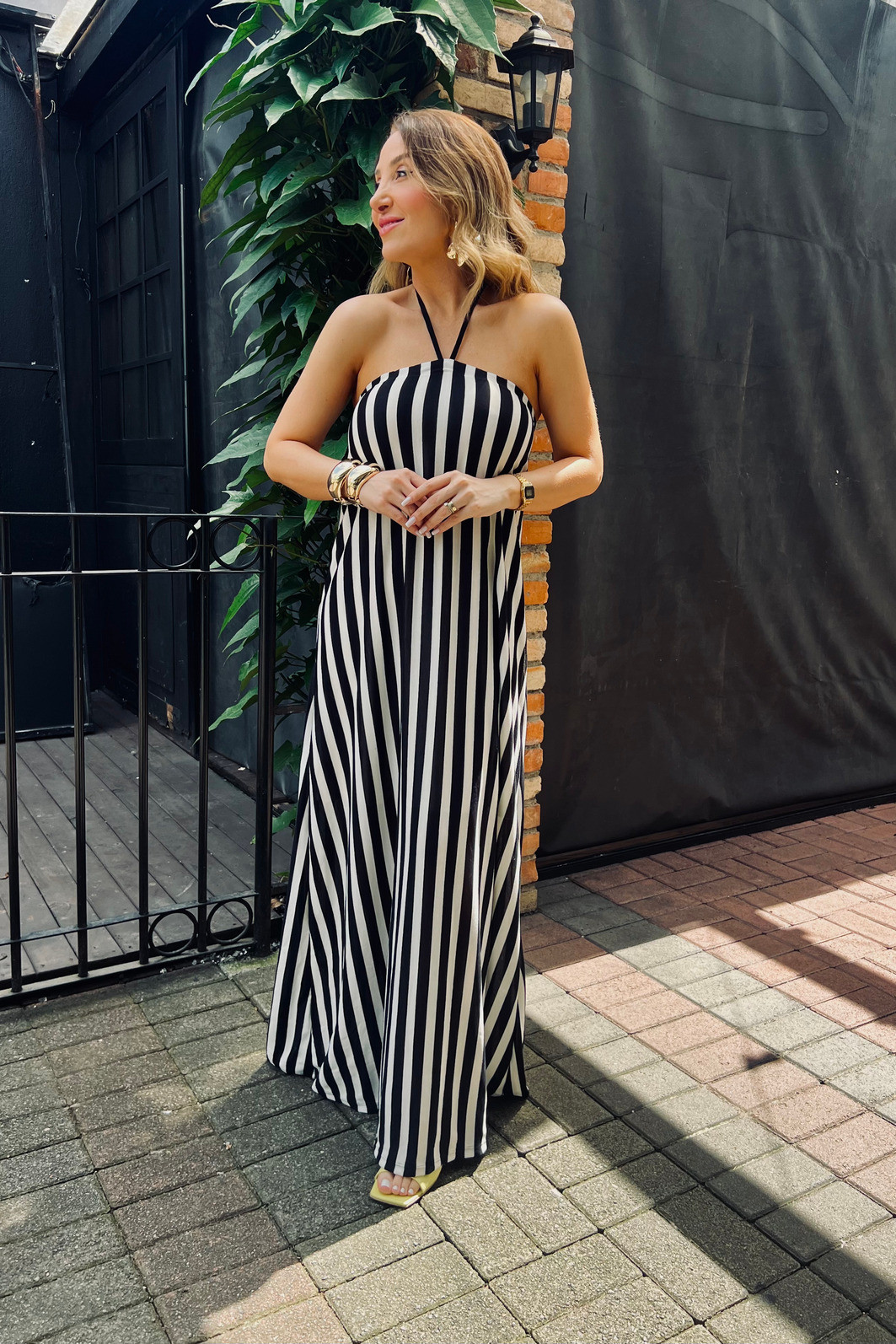 VESTIDO TOMARA QUE CAIA LISTRADO MIA PRETO E BRANCO