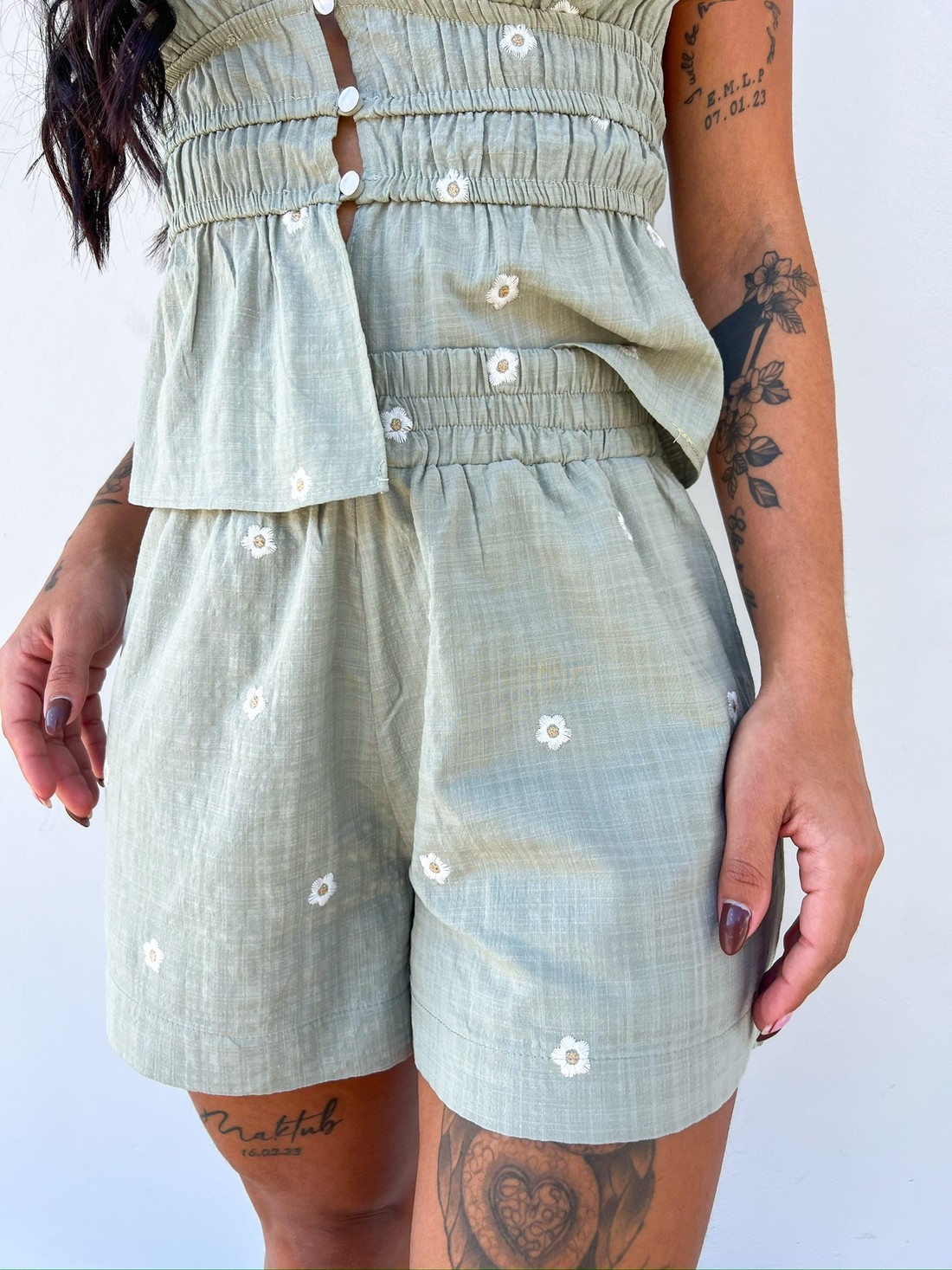 Shorts Feminino Bordado Jardim Verde Pistache - MiniMoni