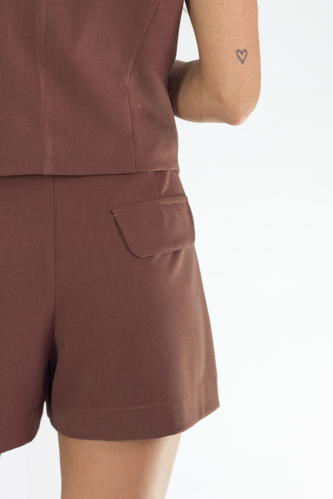 Shorts de Alfaiataria Marrom Emma - Mini Moni