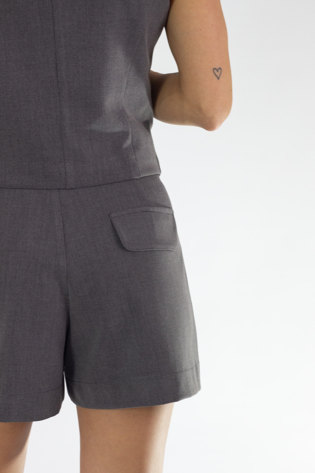 Shorts de Alfaiataria Cinza Emma - Mini Moni