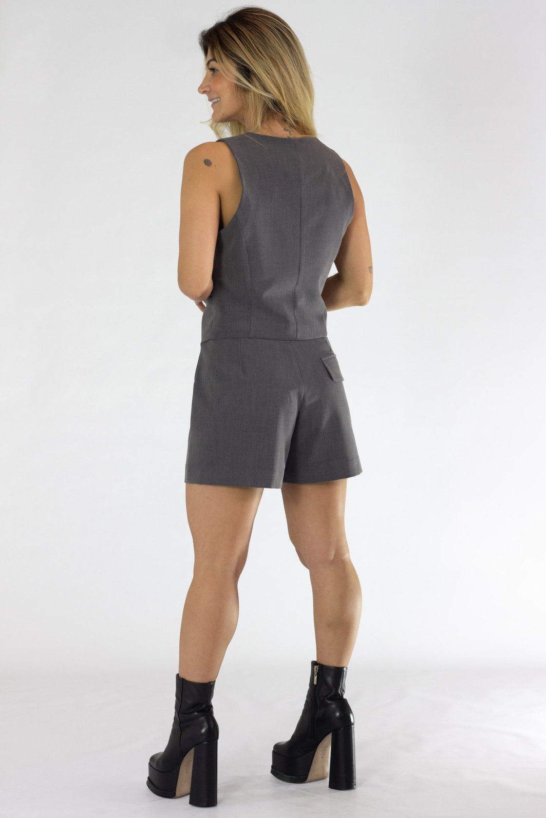 Shorts de Alfaiataria Cinza Emma - Mini Moni