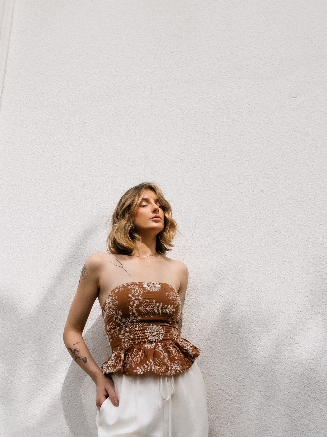 Top Tomara Que Caia Feminino Marrom Flora - Mini Moni Top Tomara Que Caia Feminino Marrom Flora - Mini Moni