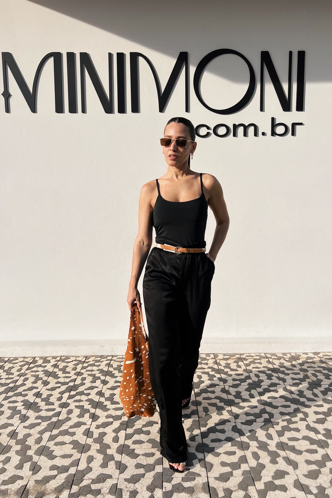 Blusa de Alça Preta Emília - MiniMoni Blusa de Alça Preta Emília - MiniMoni