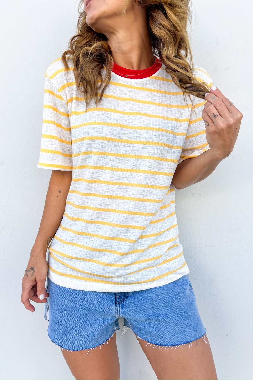 T-Shirt de Listras Gola Vermelha Nora - MiniMoni T-Shirt de Listras Gola Vermelha Nora - MiniMoni