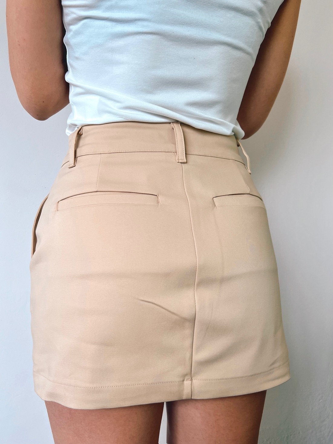 Shorts Saia Bege Margarida - Mini Moni Shorts Saia Bege Margarida - Mini Moni