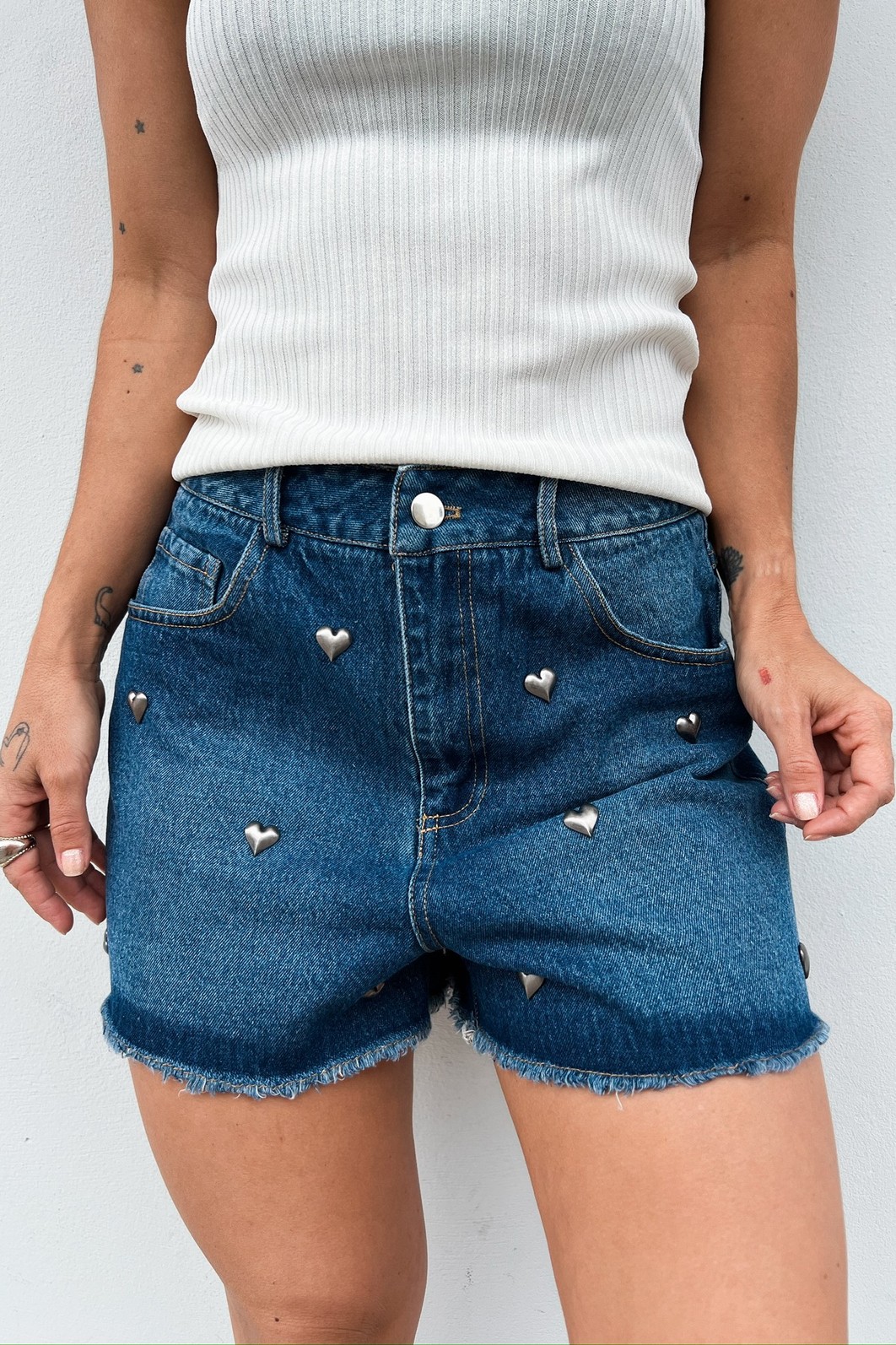 Shorts Jeans Denim Heart Pose Confiante Modelagem Frontal - Minimoni