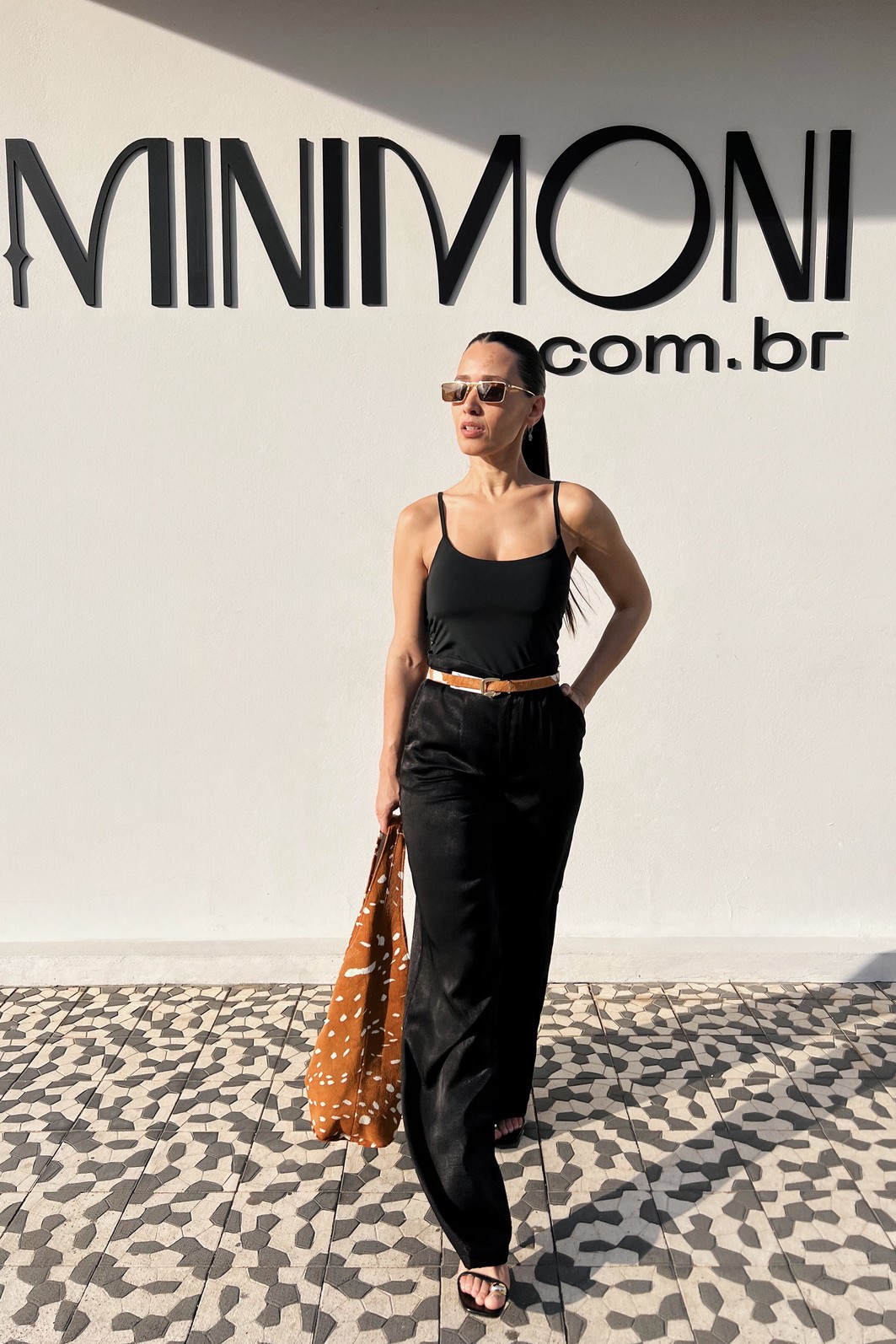 Blusa de Alça Preta Emília - MiniMoni Blusa de Alça Preta Emília - MiniMoni