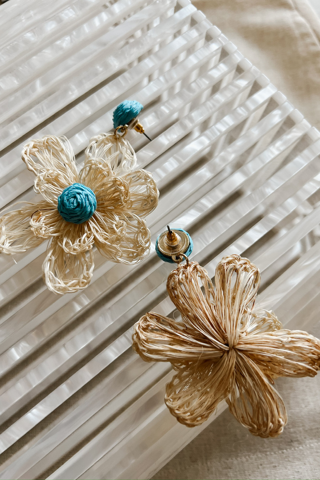 Brinco Flor de Palha - Mini Moni