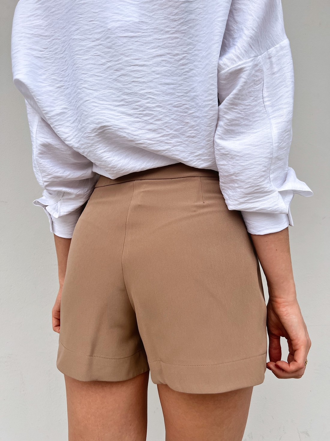 Shorts Saia Feminino Bege Thaiana - Mini Moni