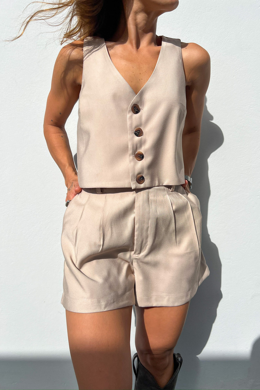 Shorts de Alfaiataria Areia Elise - Mini Moni