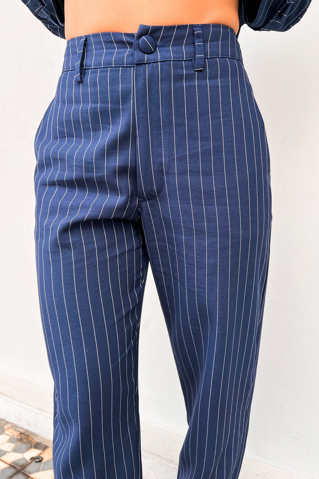 Calça Alfaiataria Risca de Giz Jacque - MiniMoni Calça Alfaiataria Risca de Giz Jacque - MiniMoni