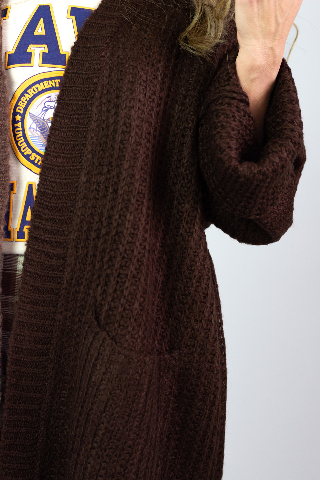 foto mostrando a manga do casaco de lã marrom