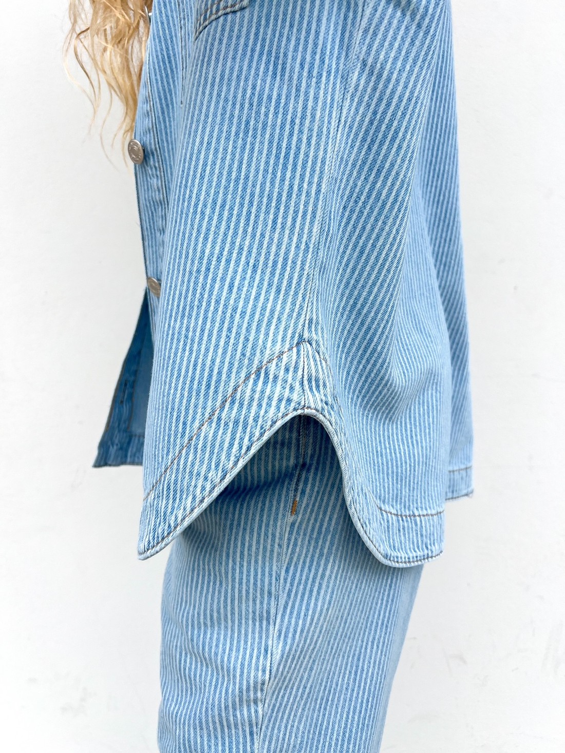 Camisa Jeans Feminina Listrada Pandora - Mini Moni Camisa Jeans Feminina Listrada Pandora - Mini Moni