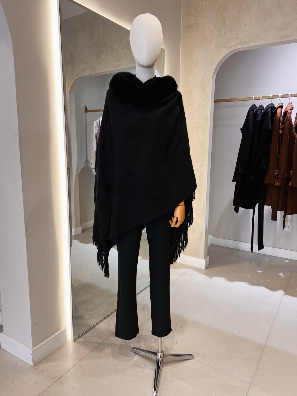 Poncho Preto Anita - MiniMoni Poncho Preto Anita - MiniMoni