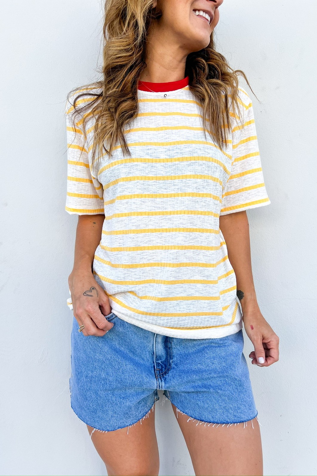 T-Shirt de Listras Gola Vermelha Nora - MiniMoni T-Shirt de Listras Gola Vermelha Nora - MiniMoni