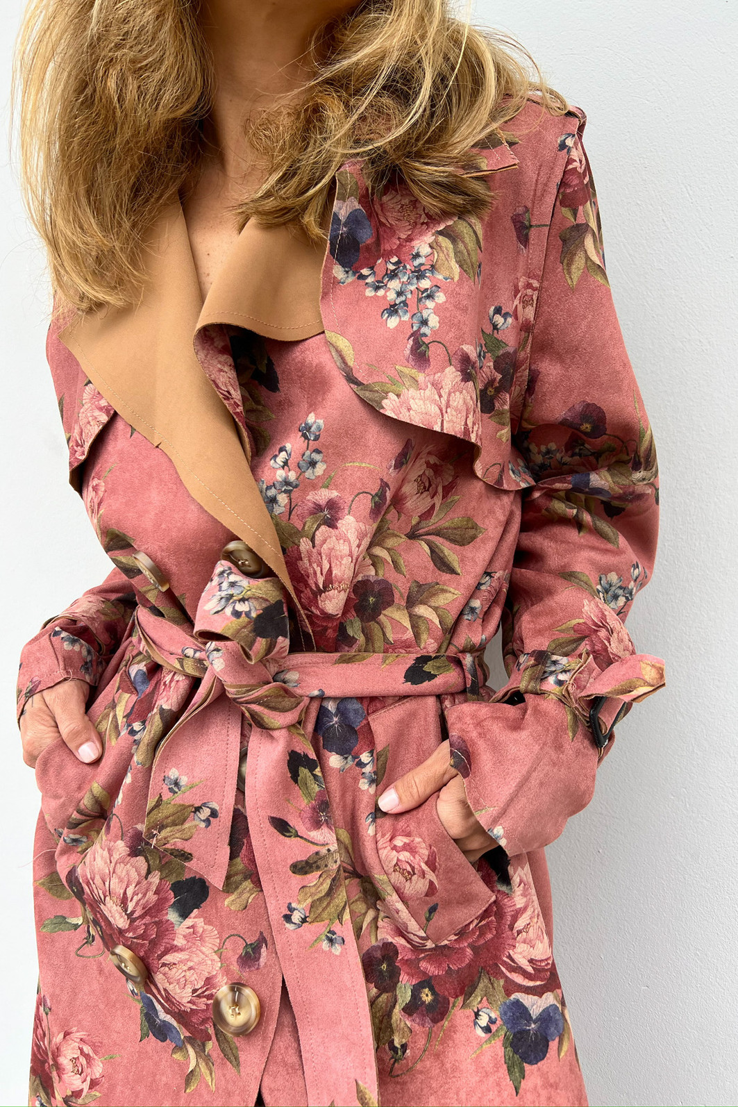 Sobretudo de Suede Floral Rosa - Mini Moni