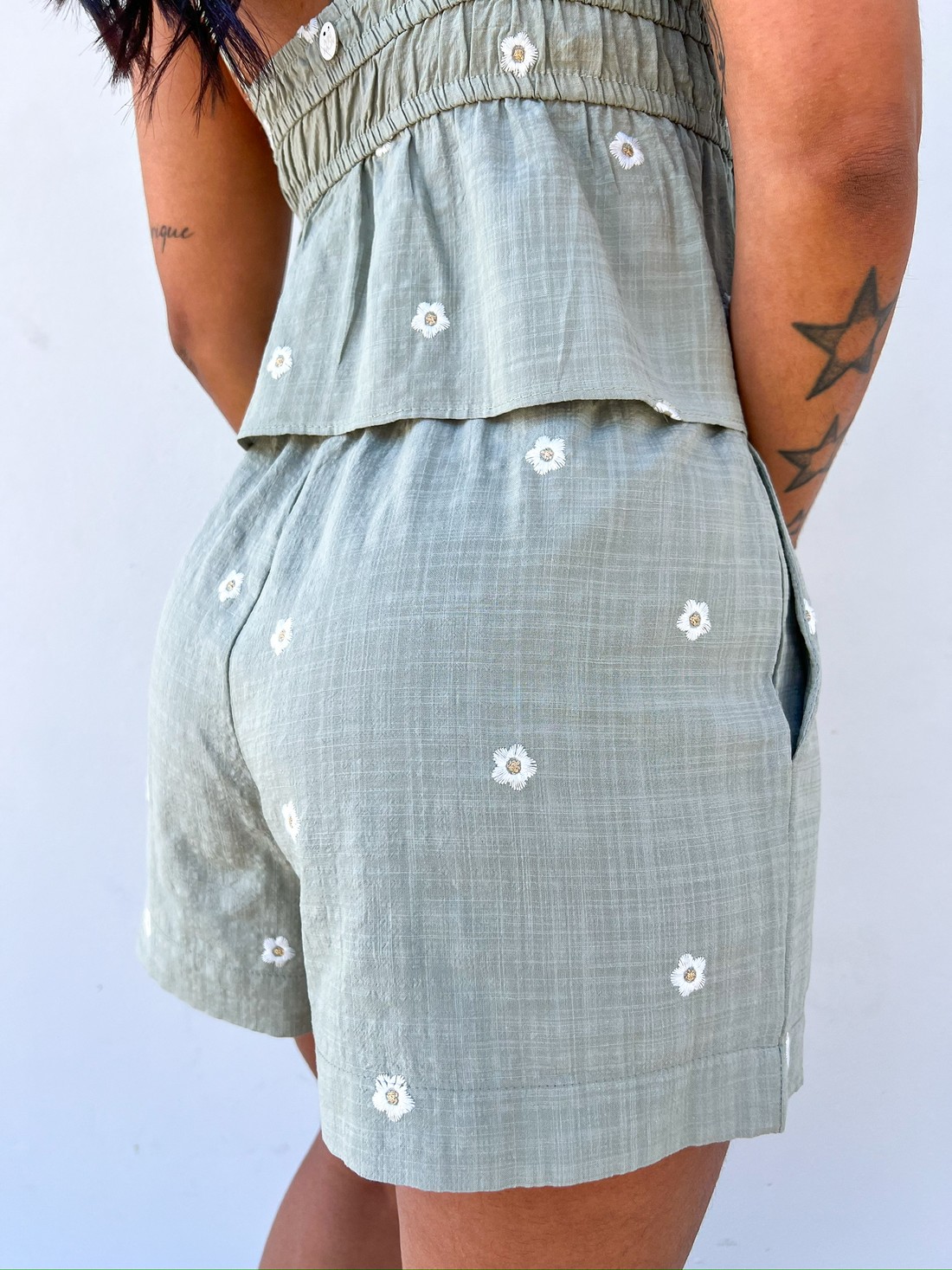 Shorts Feminino Bordado Jardim Verde Pistache - MiniMoni