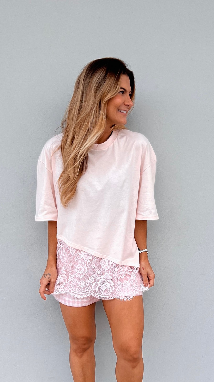 Tee Rosa Renda Zendaya - MiniMoni Tee Rosa Renda Zendaya - MiniMoni