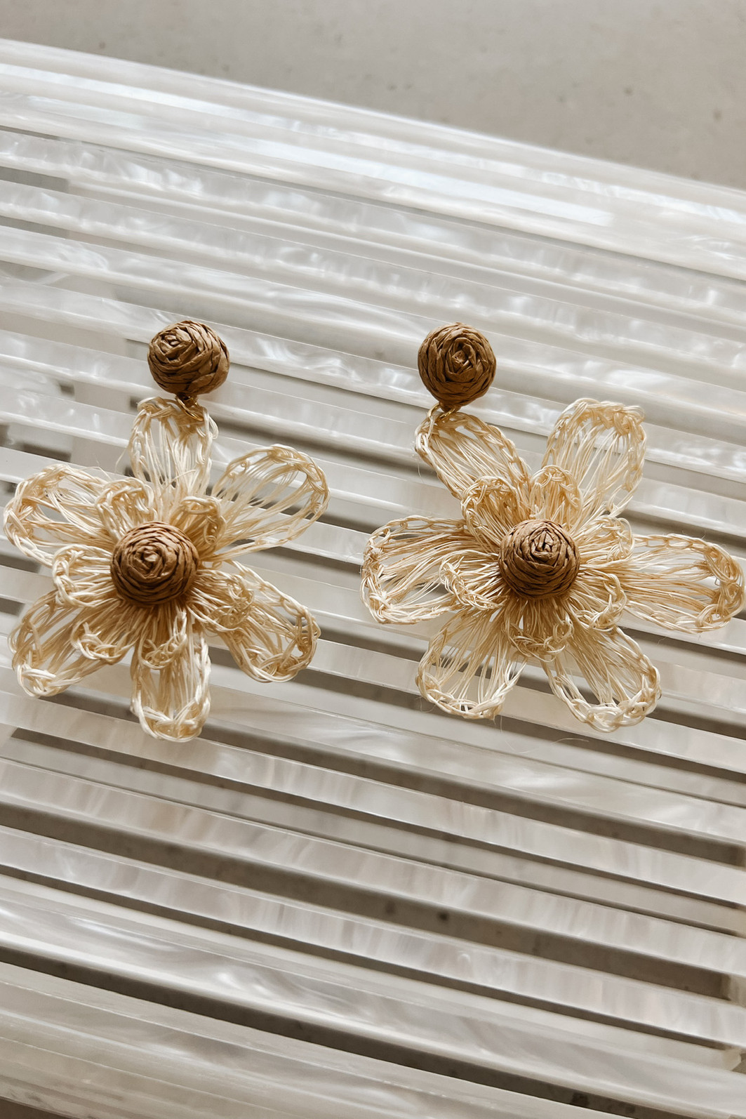 Brinco Flor de Palha - Mini Moni