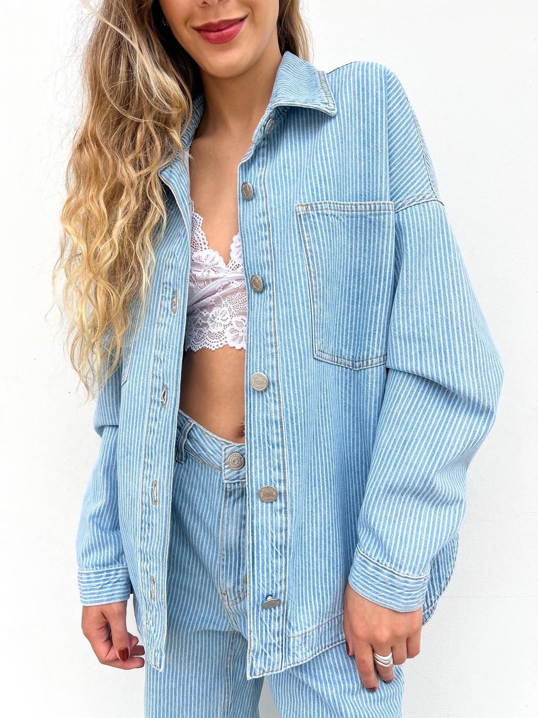 Camisa Jeans Feminina Listrada Pandora - Mini Moni Camisa Jeans Feminina Listrada Pandora - Mini Moni