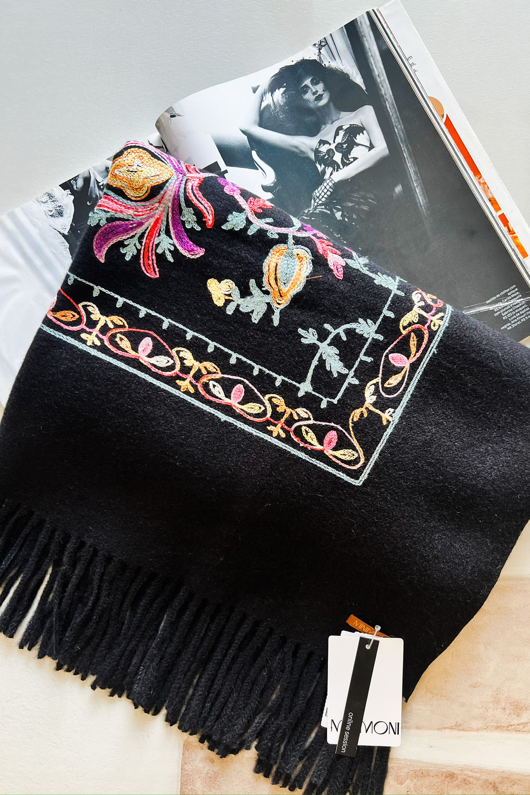 Lenço Cashmere Bordado – Mini Moni Lenço Cashmere Bordado – Mini Moni