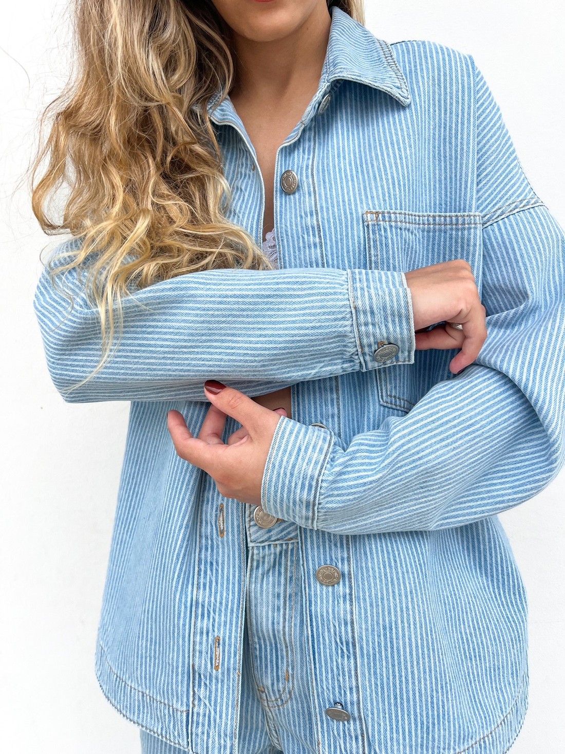 Camisa Jeans Feminina Listrada Pandora - Mini Moni Camisa Jeans Feminina Listrada Pandora - Mini Moni