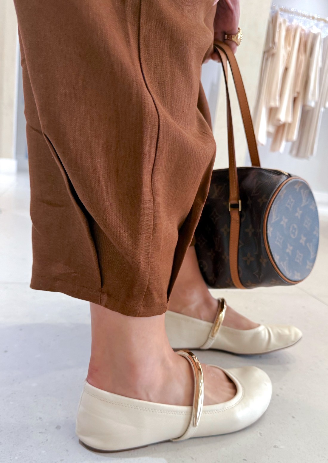 Calça de Linho Cacau Camille - MiniMoni Calça de Linho Cacau Camille - MiniMoni