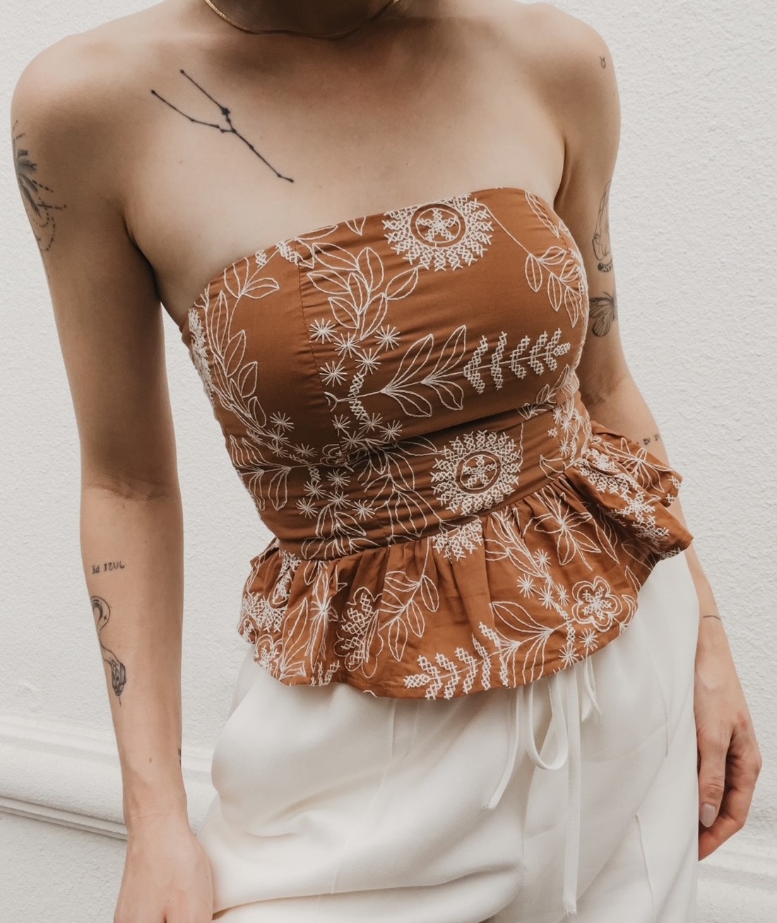 Top Tomara Que Caia Feminino Marrom Flora - Mini Moni Top Tomara Que Caia Feminino Marrom Flora - Mini Moni