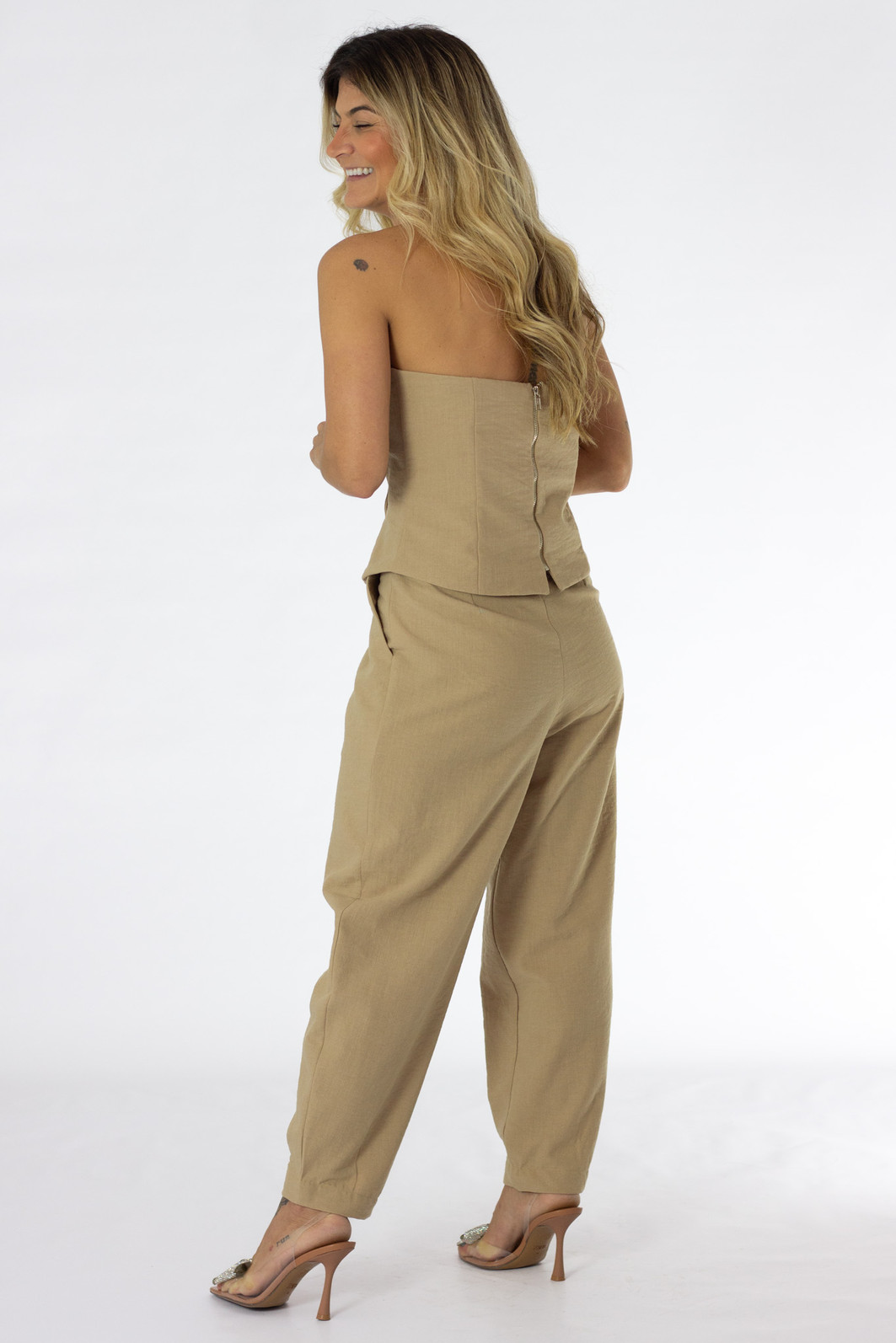 Calça Barrel Nozes Vitoria - Mini Moni Calça Barrel Nozes Vitoria - Mini Moni