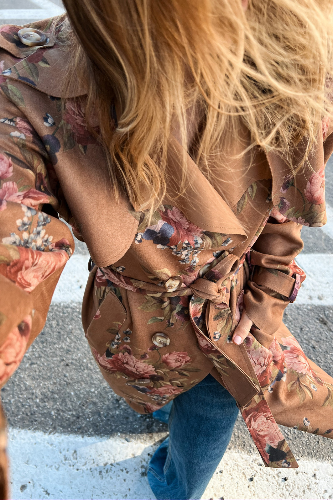 Sobretudo de Suede Floral Caramelo - Mini Moni