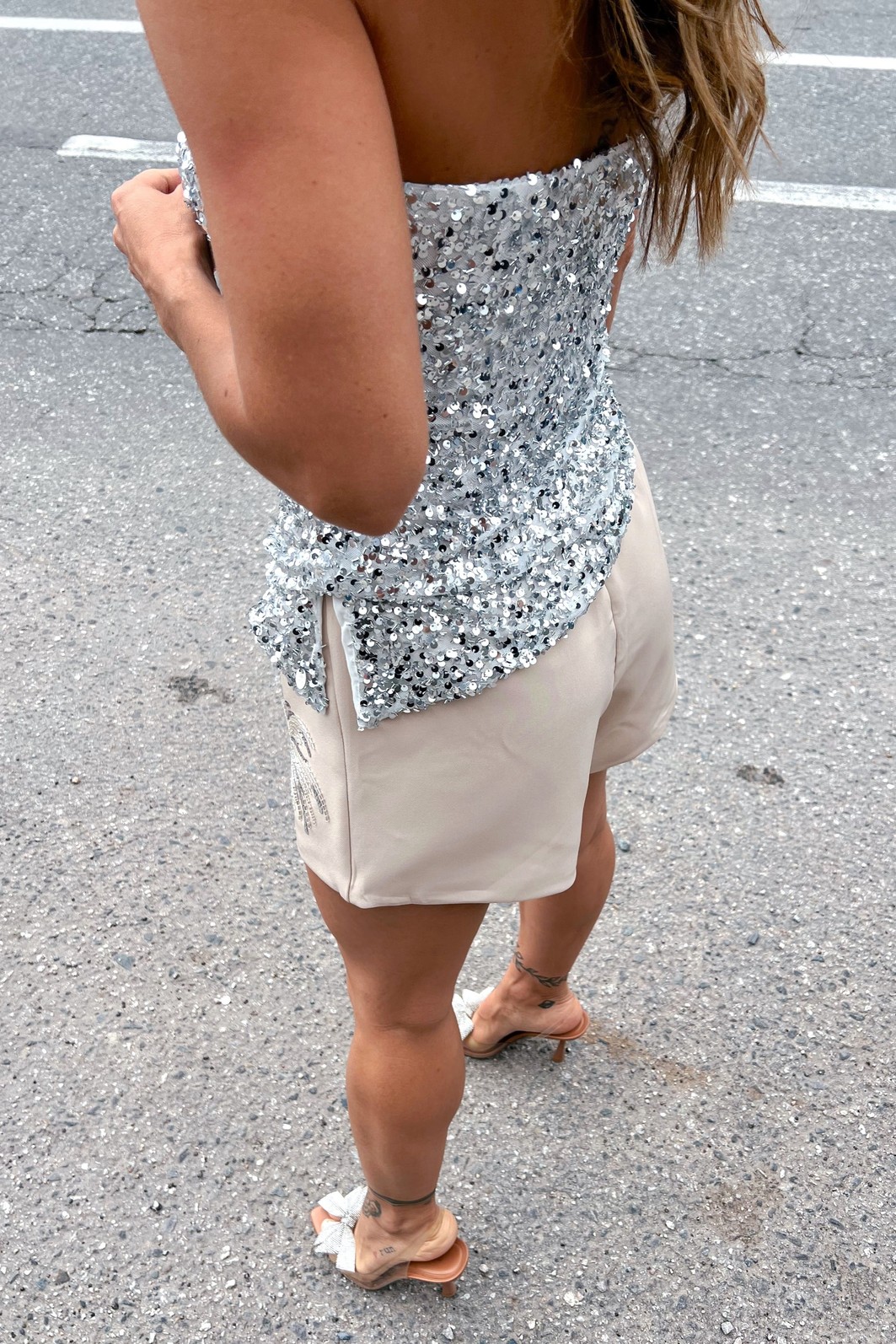 Shorts Alfaiataria Areia Bordado Brigitte - MiniMoni