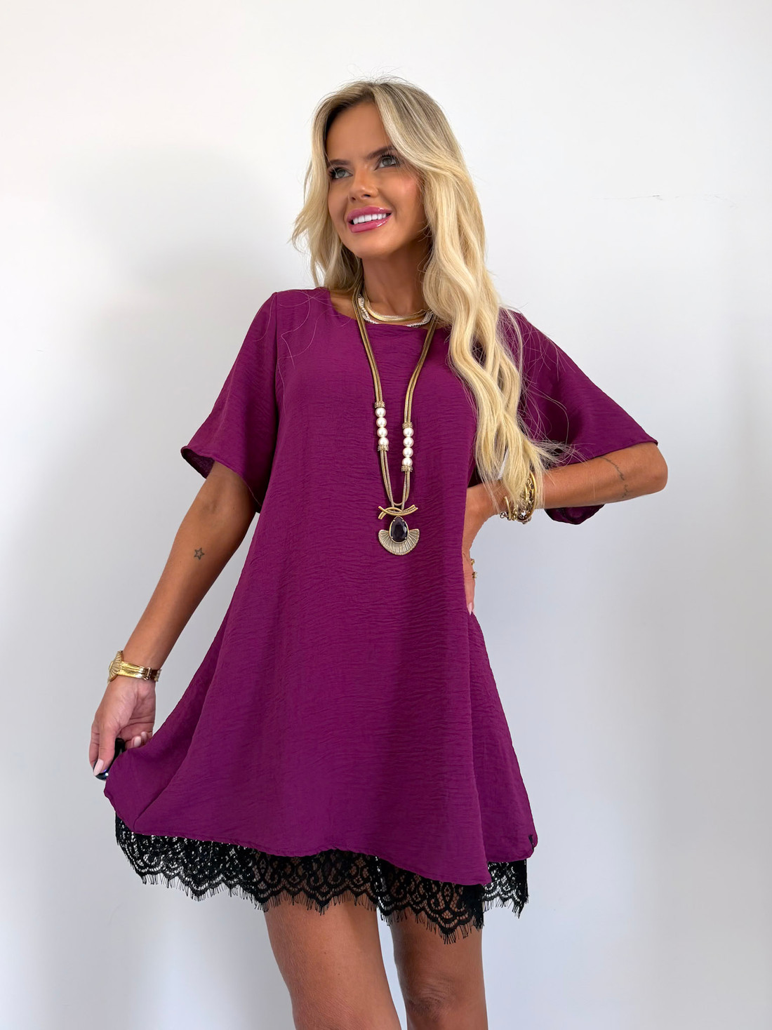 Vestido Curto Manga Curta Com Renda New Bordô