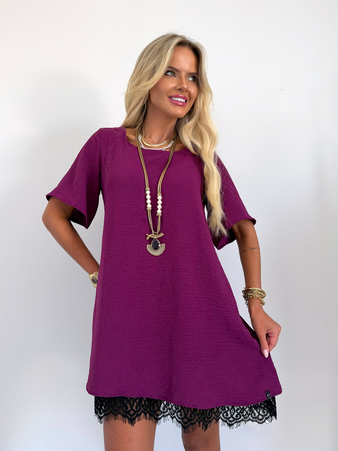 Vestido Curto Manga Curta Com Renda New Bordô