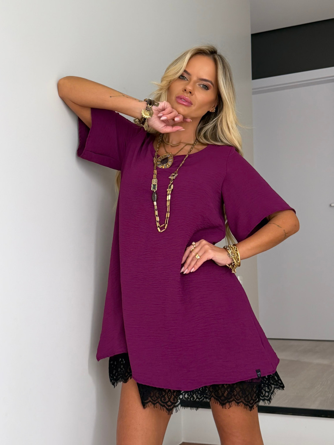 Vestido Curto Manga Curta Com Renda New Bordô