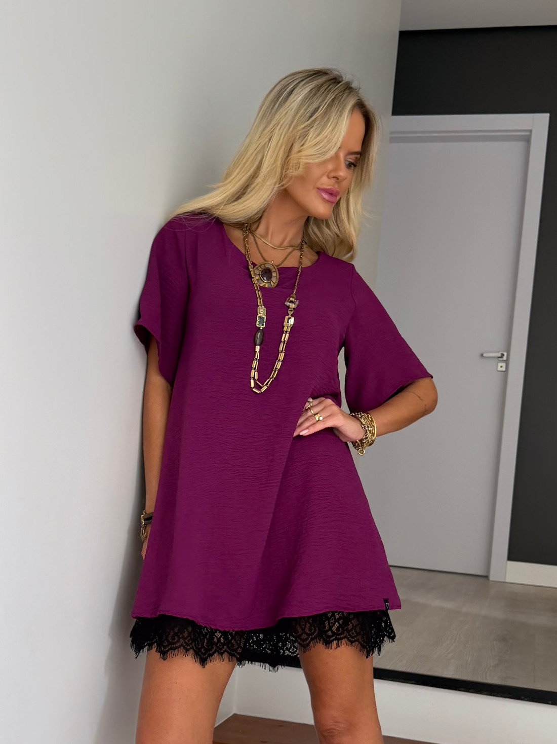 Vestido Curto Manga Curta Com Renda New Bordô