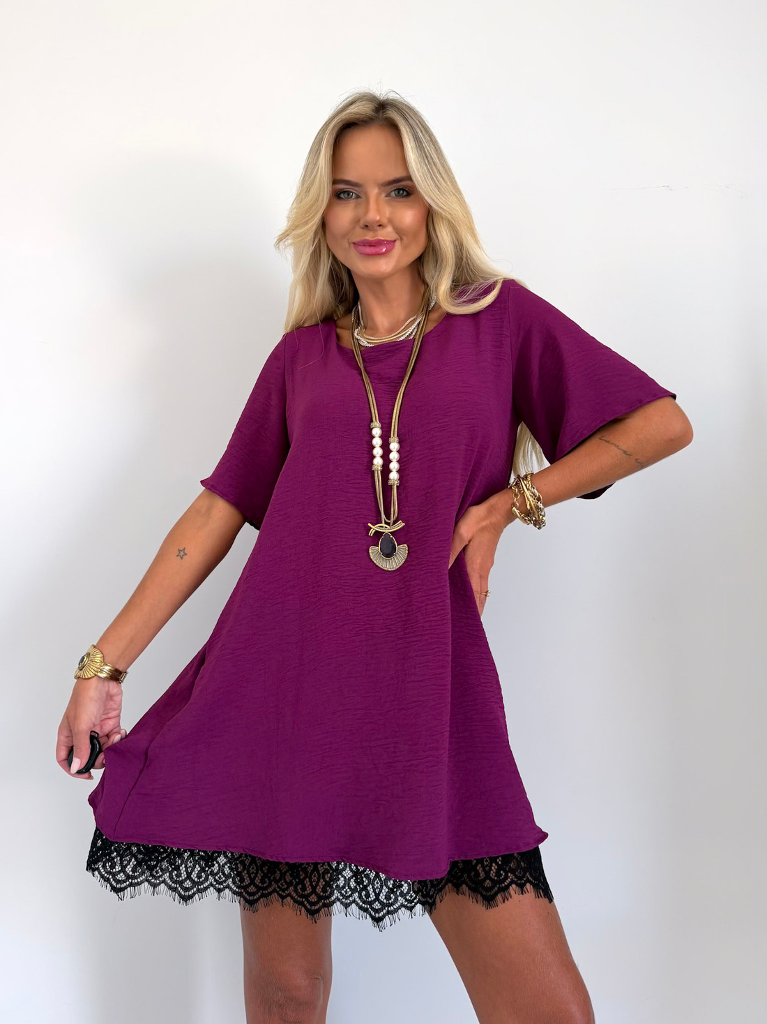 Vestido Curto Manga Curta Com Renda New Bordô