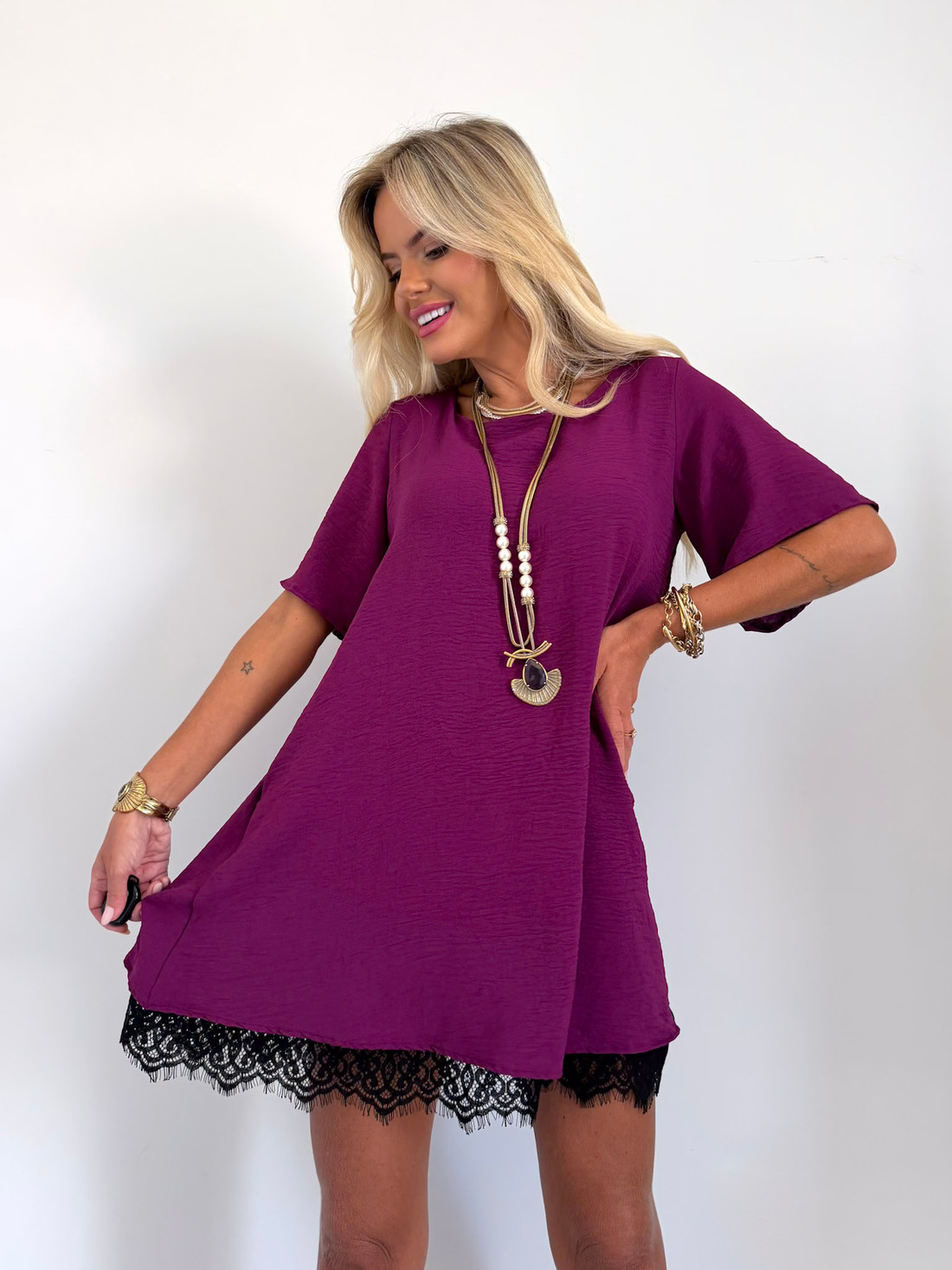 Vestido Curto Manga Curta Com Renda New Bordô