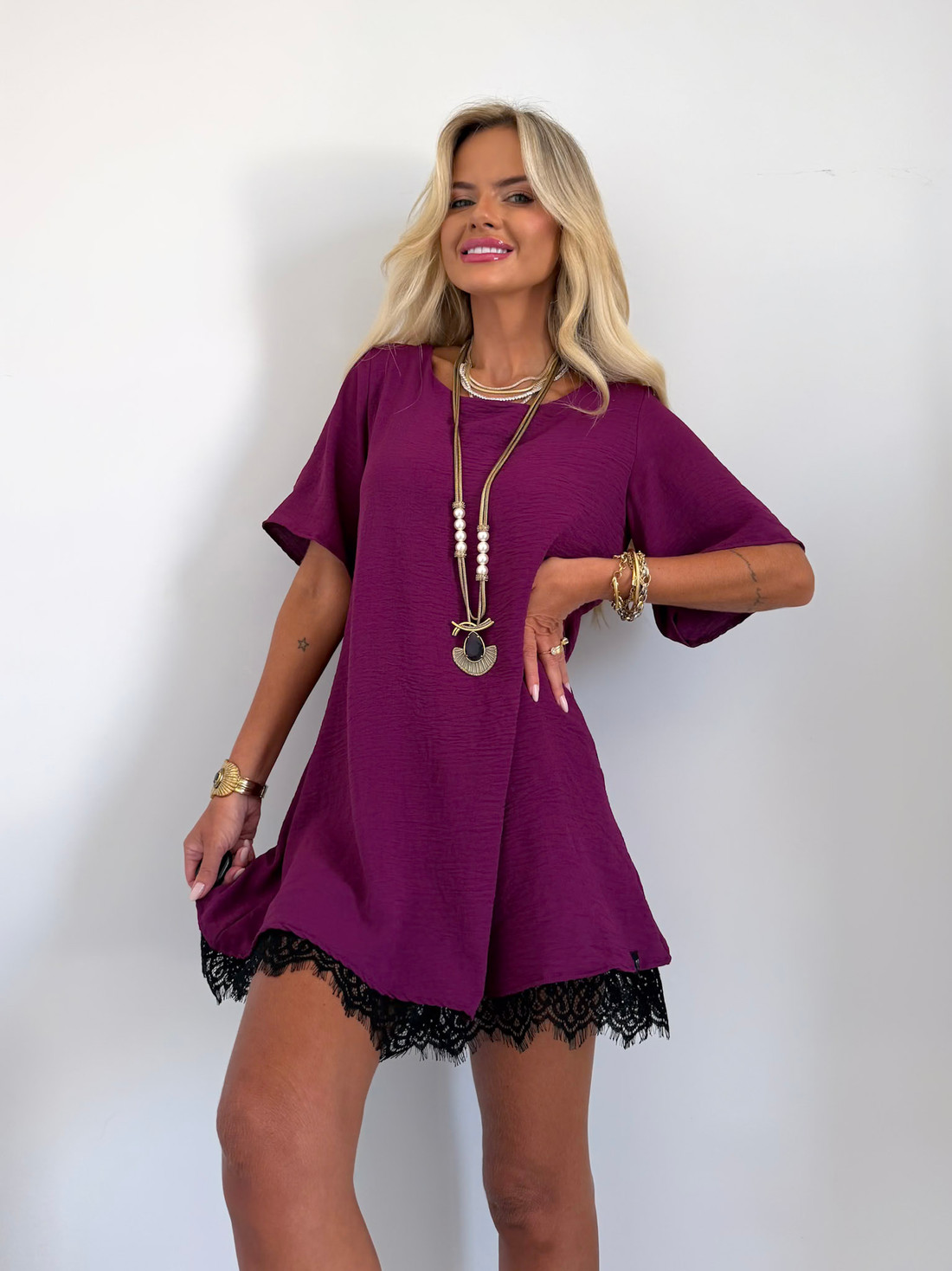 Vestido Curto Manga Curta Com Renda New Bordô