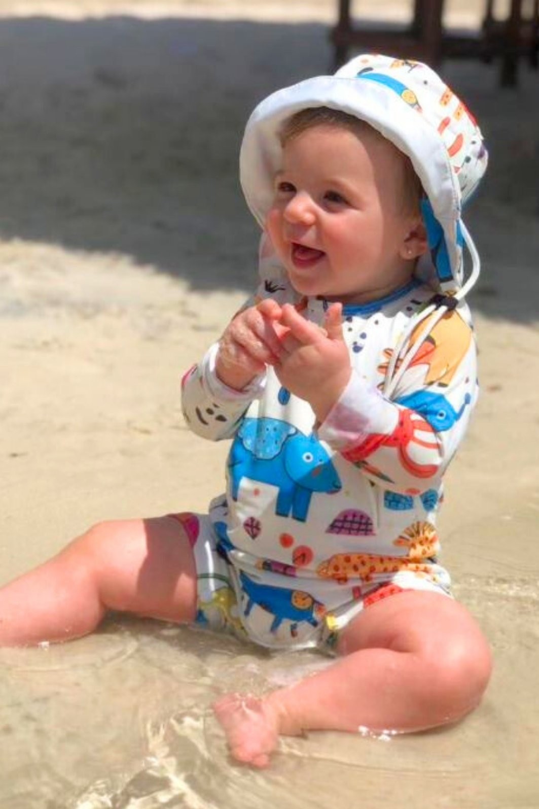 Macacão Praia Bebê Proteção Solar UV 50+ Manga Longa Off White Animais Abstratos Macacão Praia Bebê Proteção Solar UV 50+ Manga Longa Off White Animais Abstratos