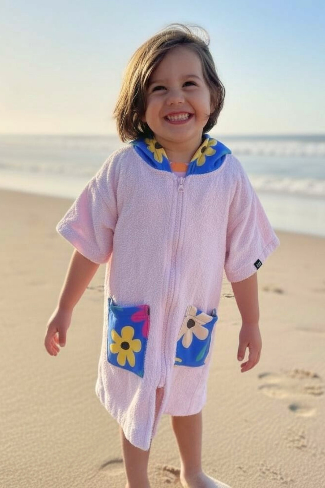 Roupão Infantil Com Capuz 100% Algodão Atoalhado Super Secagem Proteção UV50+ Rosa Dona Flor Roupão Infantil Com Capuz 100% Algodão Atoalhado Super Secagem Proteção UV50+ Rosa Dona Flor