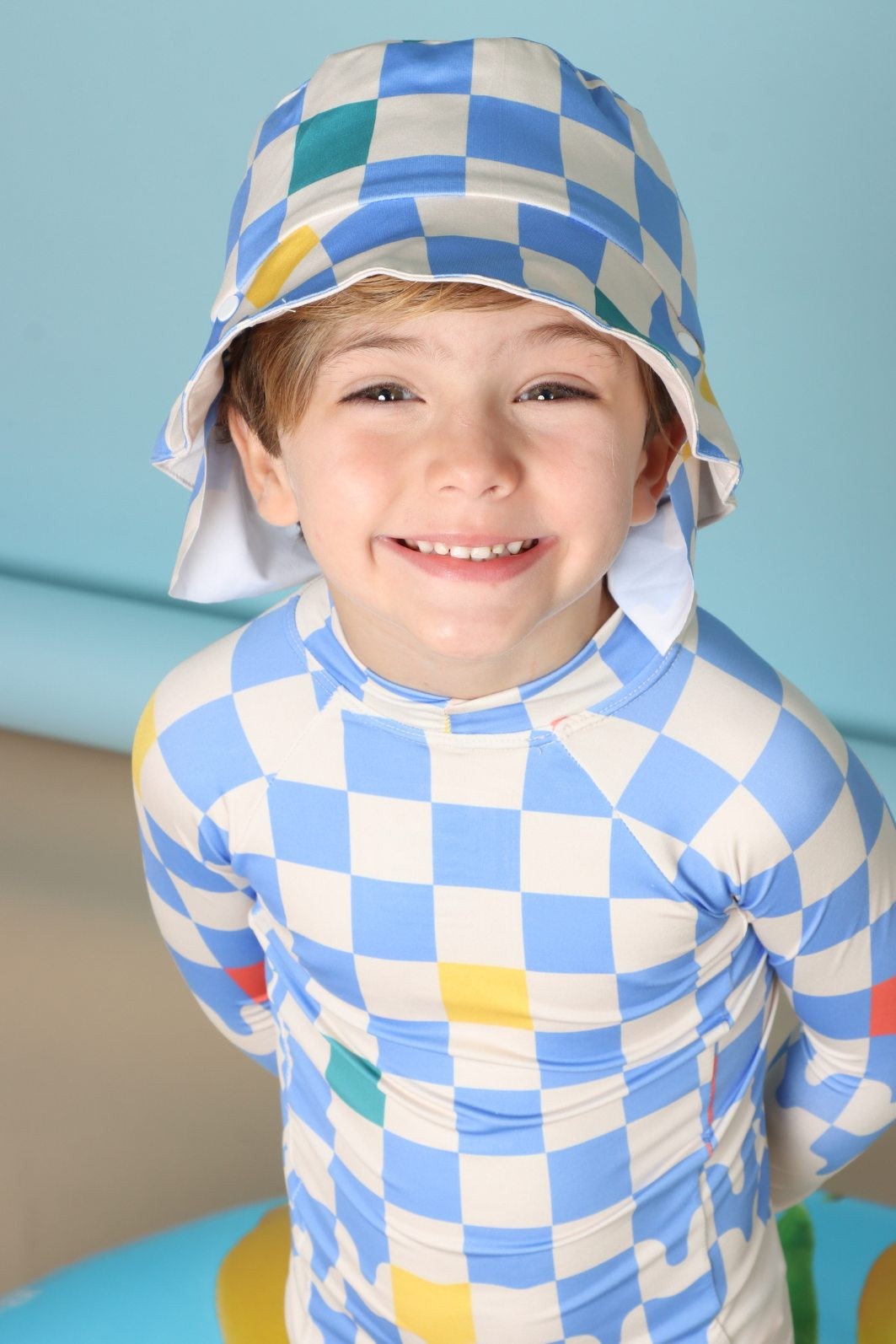Chapéu infantil Proteção Solar UV 50+ Dupla Face Ajustável Off White e Azul Quadriculados Chapéu infantil Proteção Solar UV 50+ Dupla Face Ajustável Off White e Azul Quadriculados